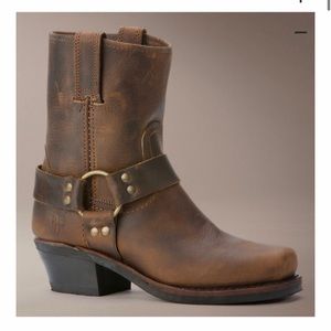Frye women’s harness 8R boots-square toe